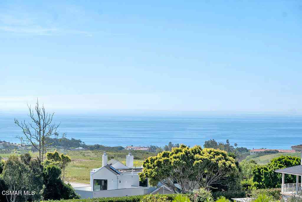 Homes For Sale - 5838 Busch Drive<br/> Malibu, CA 90265