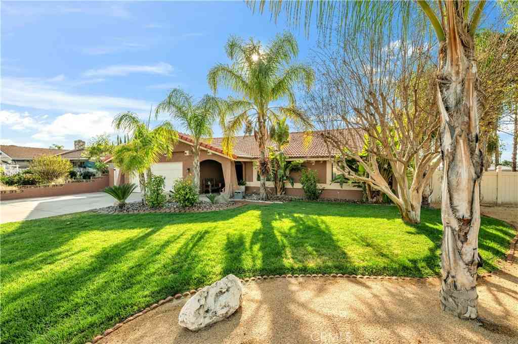 Homes For Sale - 25907 New Chicago<br/> Hemet, CA 92544