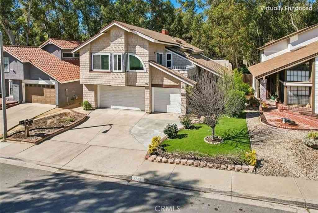 Homes For Sale - 22625 Wood Shadow Lane<br/> Lake Forest, CA 92630