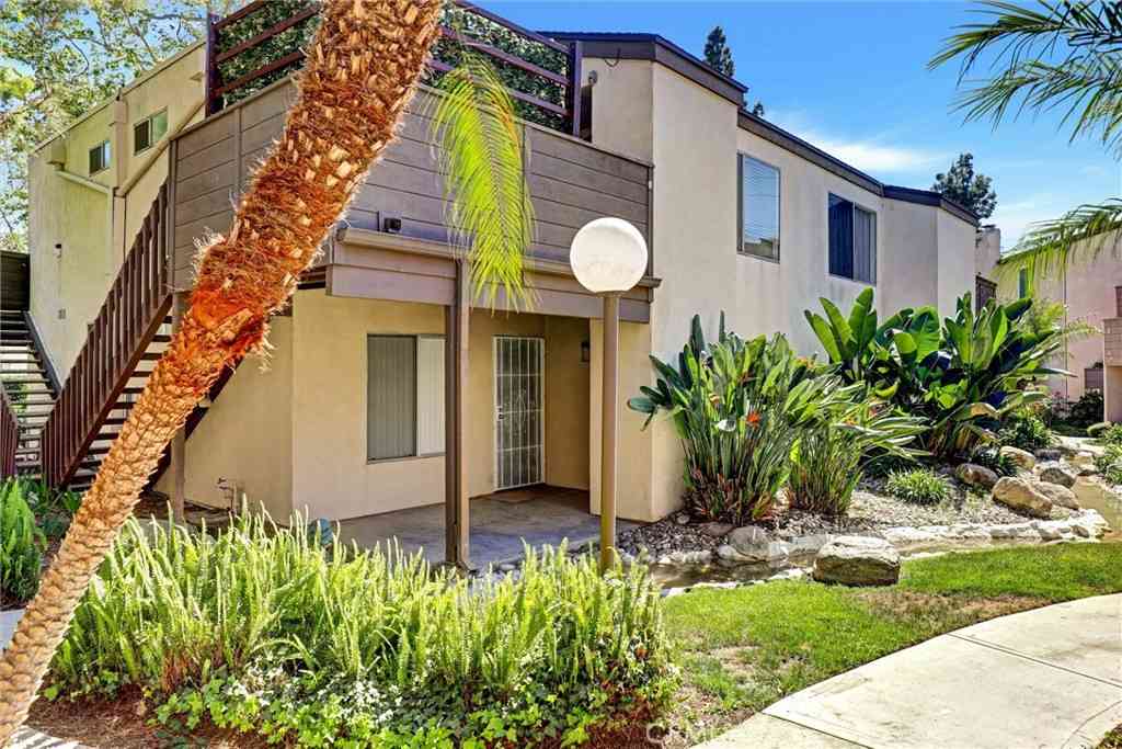 Condo For Sale - 1466 Cabrillo Park #C<br/> Santa Ana, CA 92701