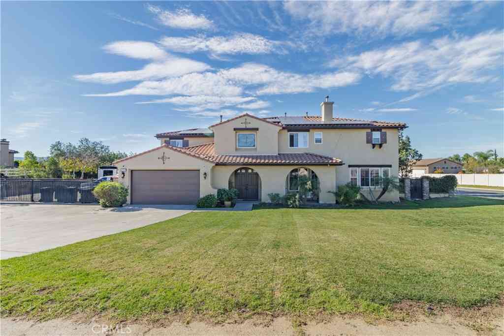 Homes For Sale - 17797 Canyonwood Drive<br/> Riverside, CA 92504