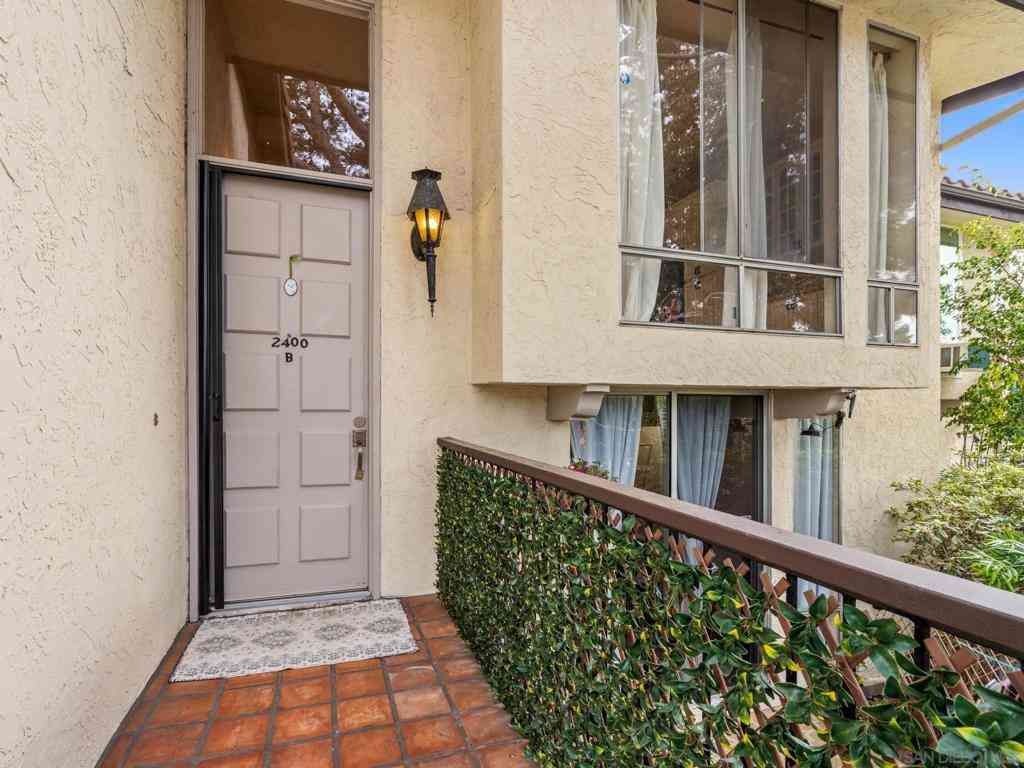 Townhouse For Sale - 2400 Altisma Way #B<br/> Carlsbad, CA 92009
