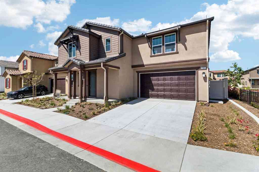 Homes For Sale - 701 Kingbird Loop<br/> Oceanside, CA 92058