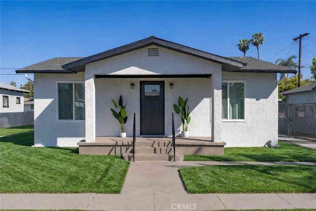 Homes For Sale - 1615 W 67th<br/> Los Angeles, CA 90047