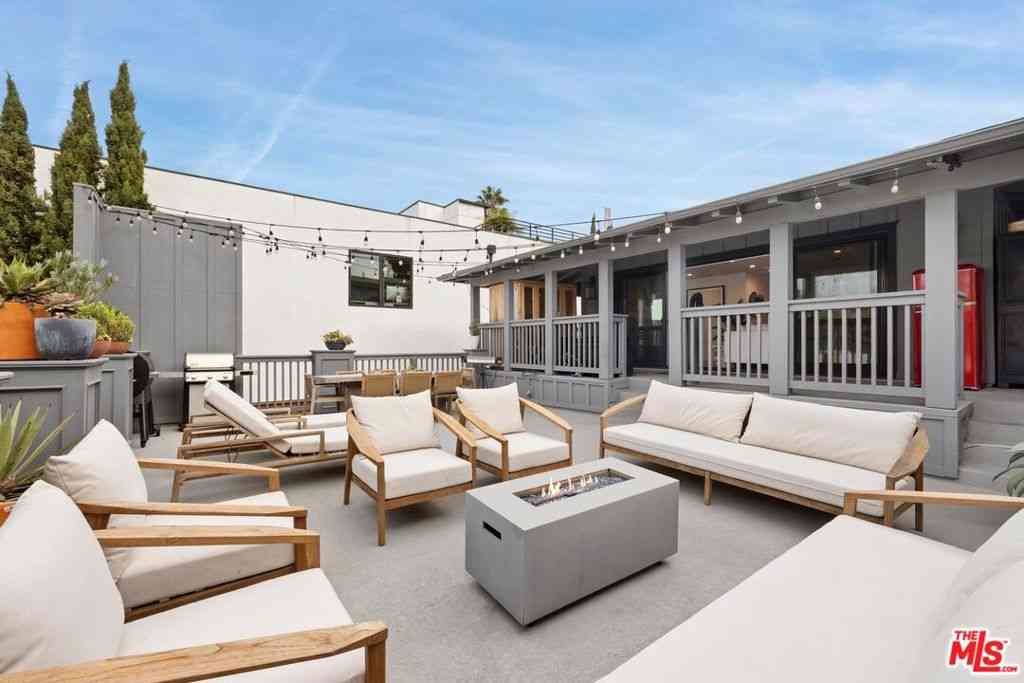 Condo For Rent - 637 Santa Clara<br/> Los Angeles, CA 90291