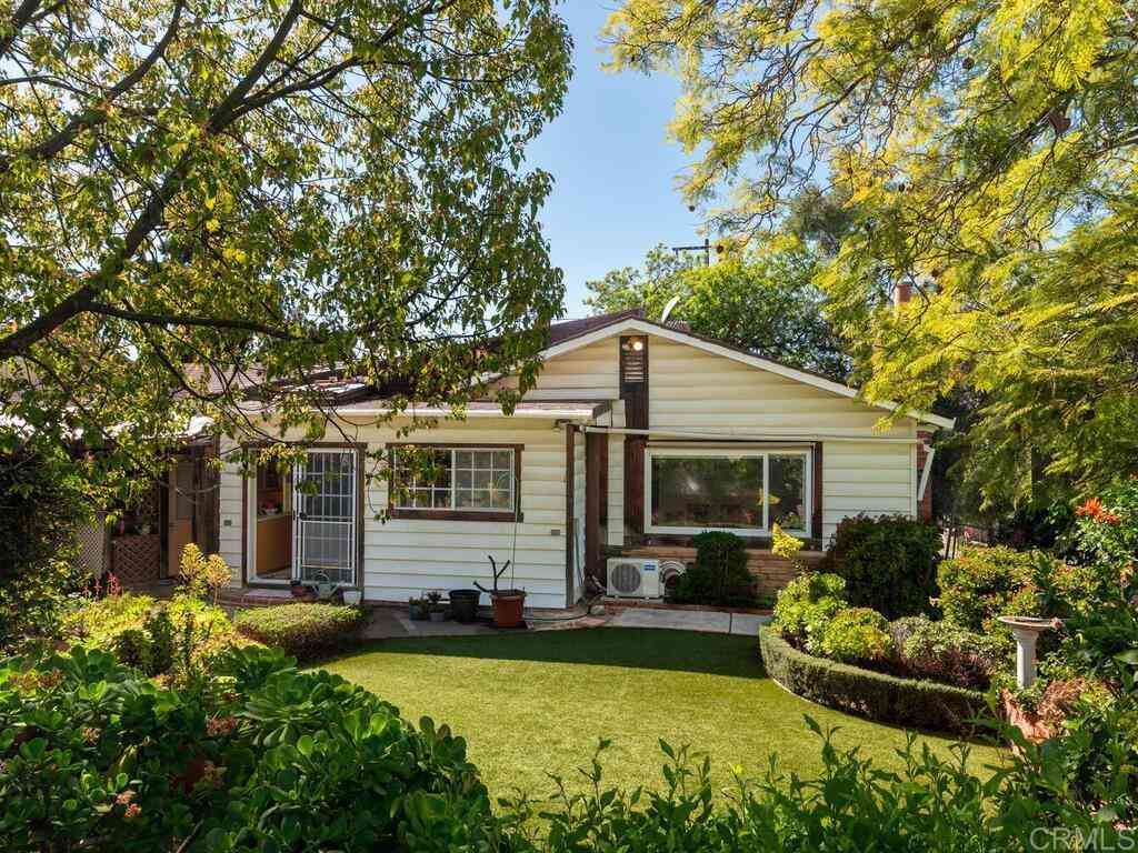 Homes For Sale - 210 S. Orange<br/> Fallbrook, CA 92028