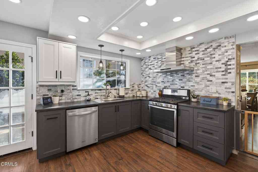 Townhouse For Sale - 1327 Johnson Drive<br/> Ventura, CA 93003