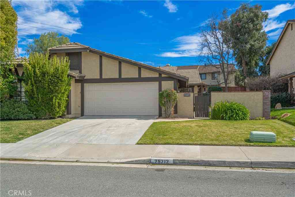 Homes For Sale - 25712 Lupita<br/> Valencia, CA 91355
