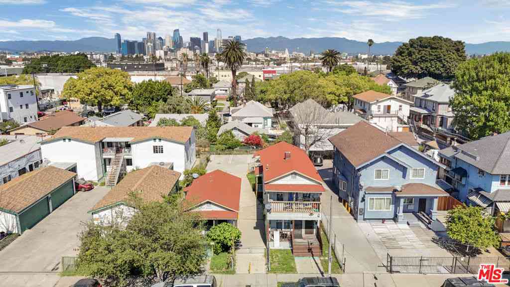 Homes For Sale - 139 E 36th Place<br/> Los Angeles, CA 90011