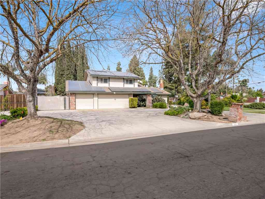 Homes For Sale - 5197 E Hamilton<br/> Fresno, CA 93727