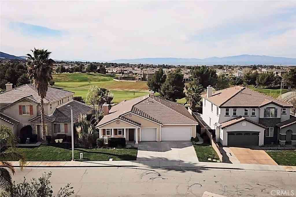 Homes For Sale - 3607 Mountain Shadows Court<br/> Palmdale, CA 93551