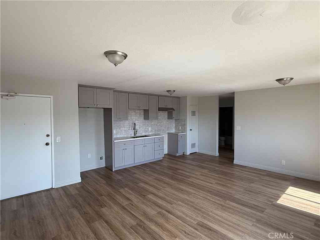 Apartment For Rent - 400 N Hobart Boulevard #304<br/> Los Angeles, CA 90004