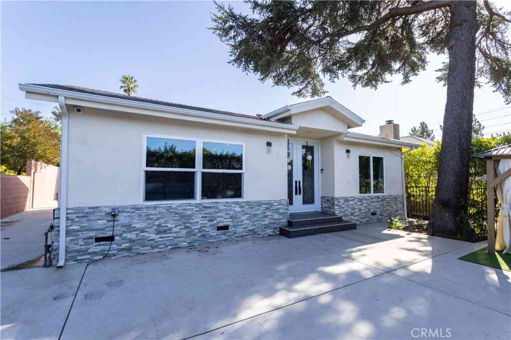 Multifamily For Sale - 6424 Densmore<br/> Los Angeles County, Van Nuys, CA 91406
