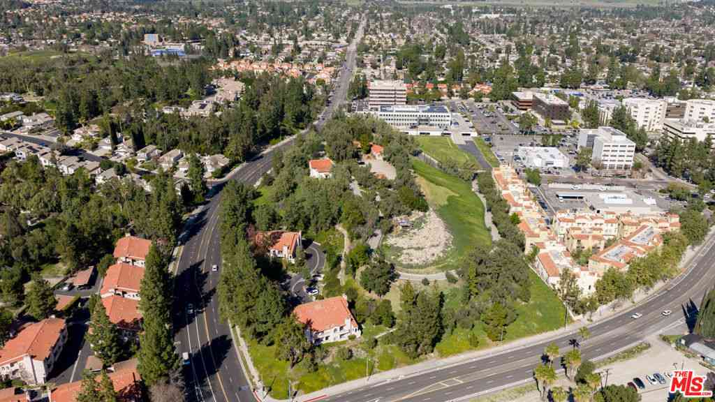 Homes For Sale - 7210 Woodlake Avenue<br/> West Hills, CA 91307