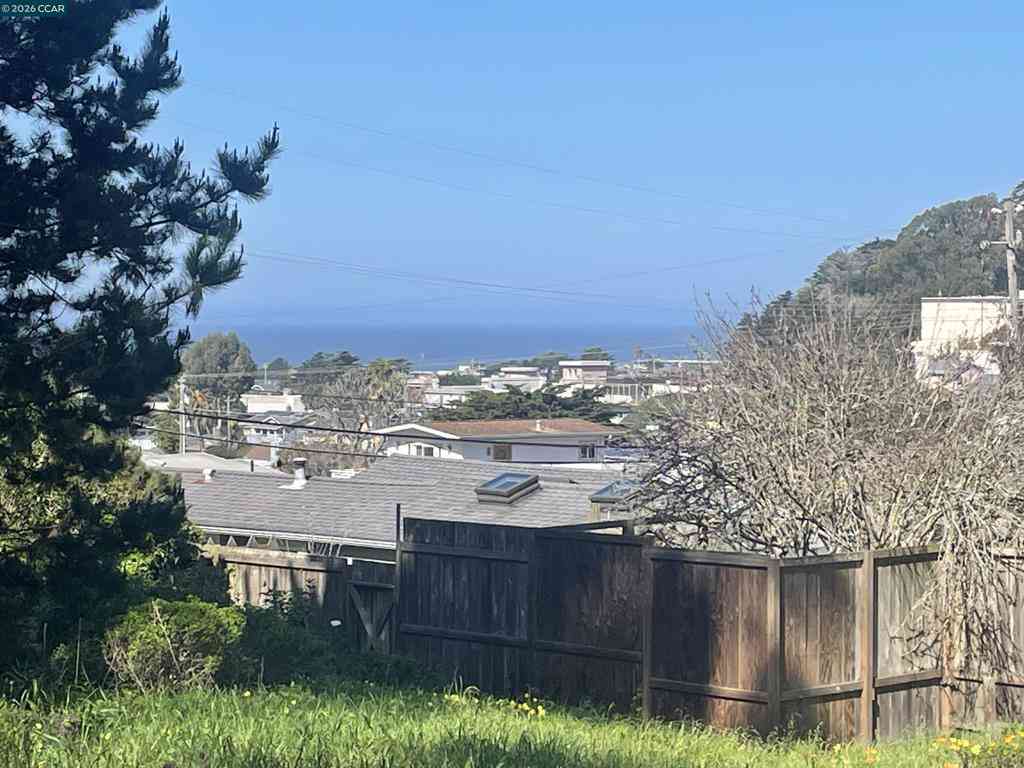 Vacant Land For Sale - 490 Clarendon Rd<br/> Pacifica, CA 94044