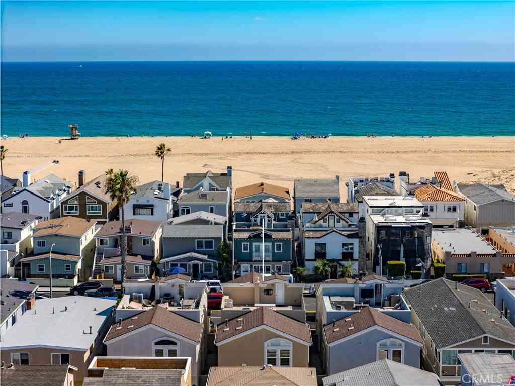 Homes For Rent - 208 E Balboa Boulevard<br/> Newport Beach, CA 92661