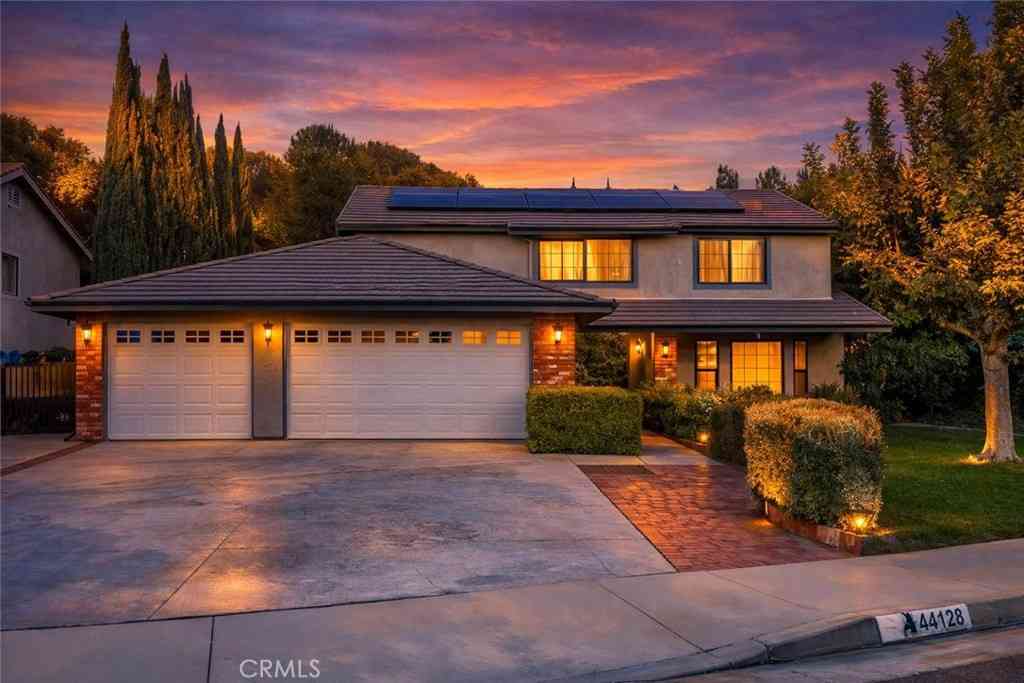 Homes For Sale - 44128 Fine Circle<br/> Lancaster, CA 93536