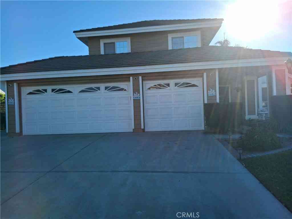 Homes For Sale - 2494 Marsha Court<br/> Riverside, CA 92506