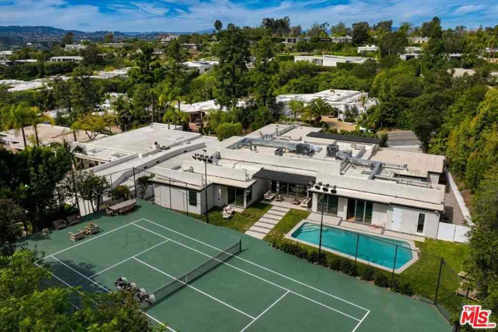 Homes For Sale - 1836 Loma Vista Drive<br/> Beverly Hills, CA 90210