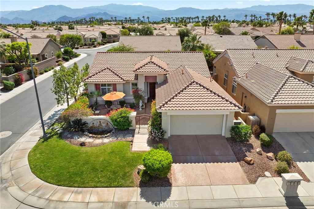 Homes For Sale - 78701 Falsetto<br/> Palm Desert, CA 92211