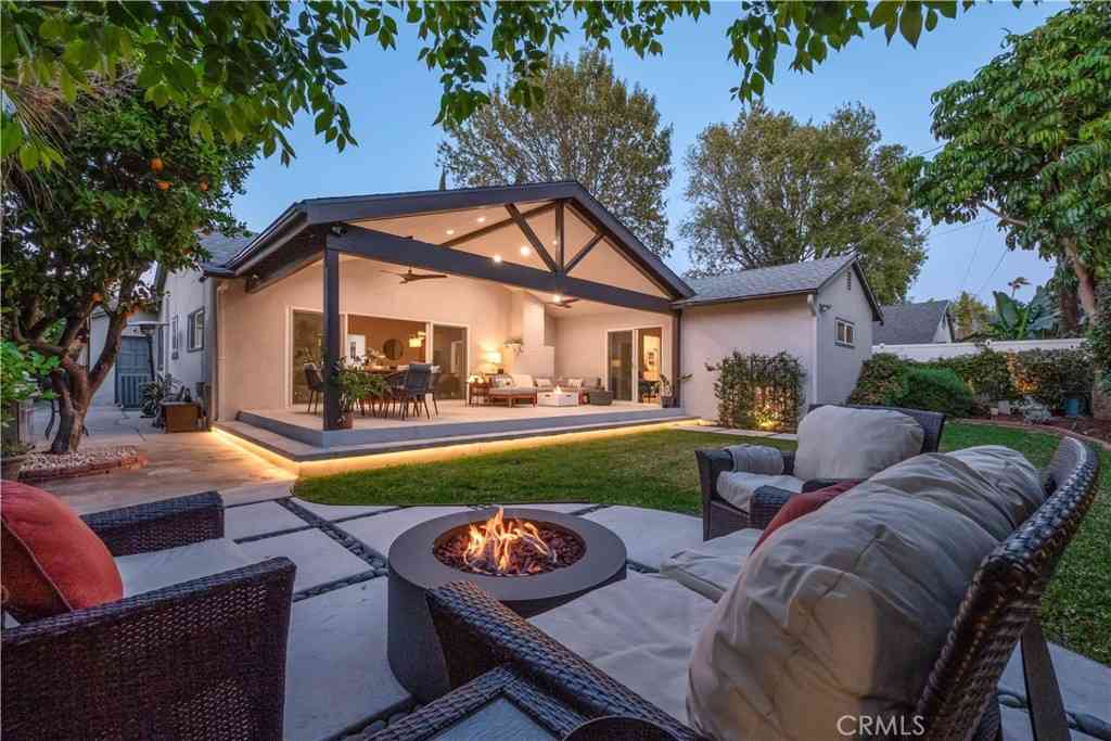 Homes For Sale - 13744 Bessemer St<br/> Valley Glen, CA 91401
