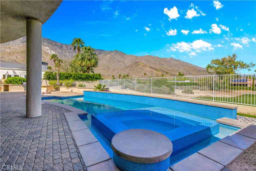 Homes For Sale - 542 Bella Cara<br/> Palm Springs, CA 92264