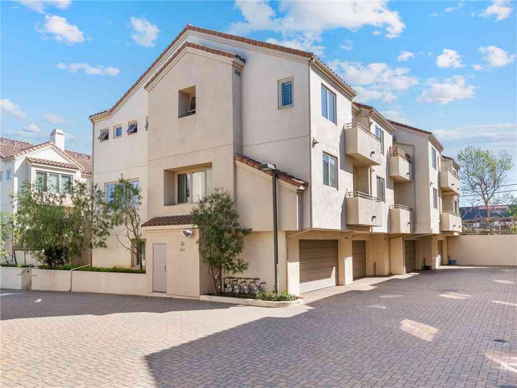 Townhouse For Sale - 305 Kansas Street #D<br/> El Segundo, CA 90245