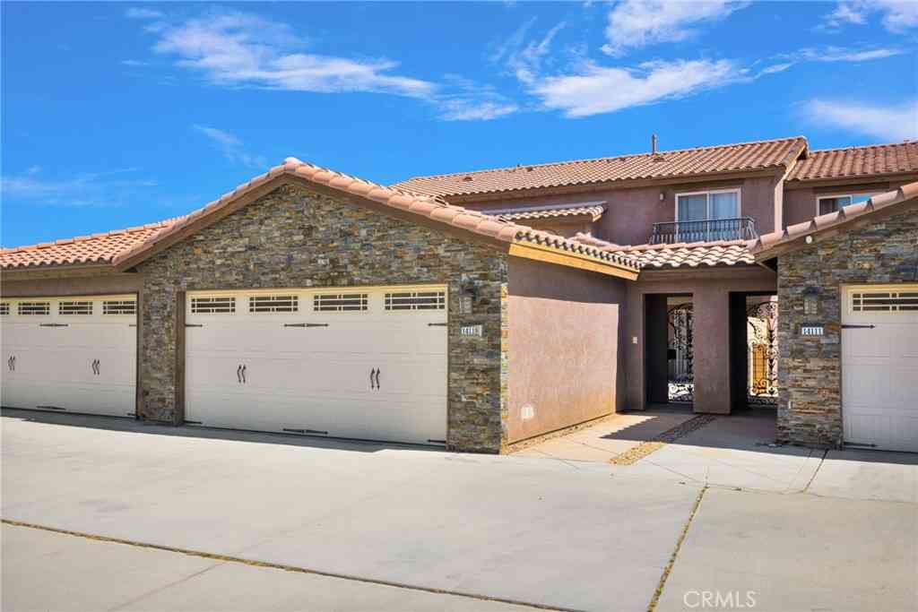 Condo For Sale - 14119 Jicarilla Road, #204<br/> Apple Valley, CA 92307