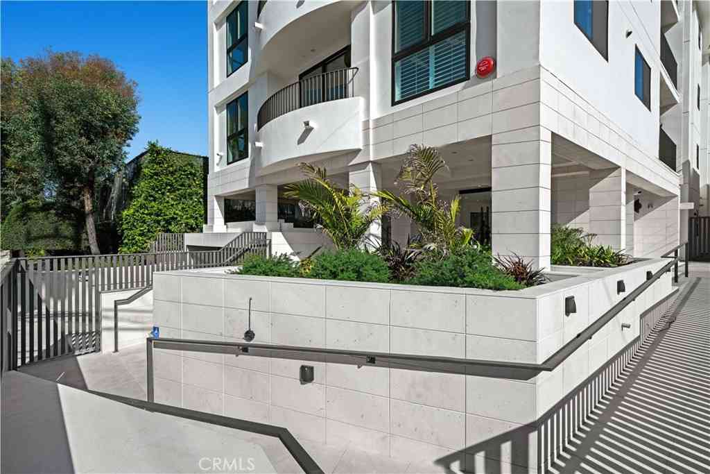 Condo For Rent - 4214 Fulton Avenue #202<br/> Studio City, CA 91604