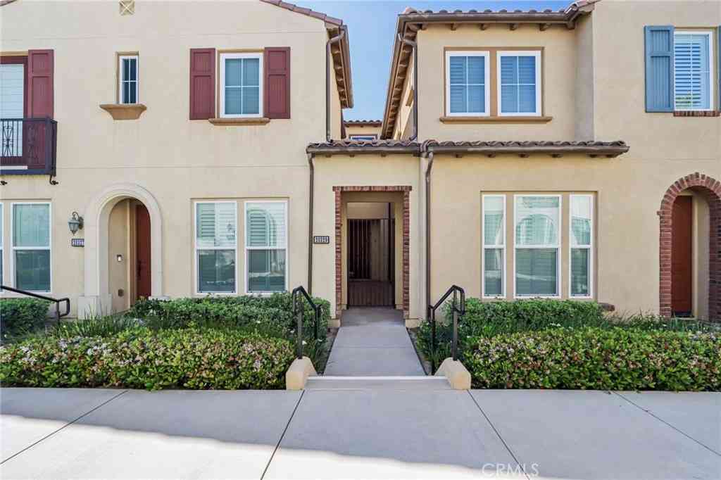 Townhouse For Sale - 20329 Paseo Las Olivas<br/> Porter Ranch, CA 91326