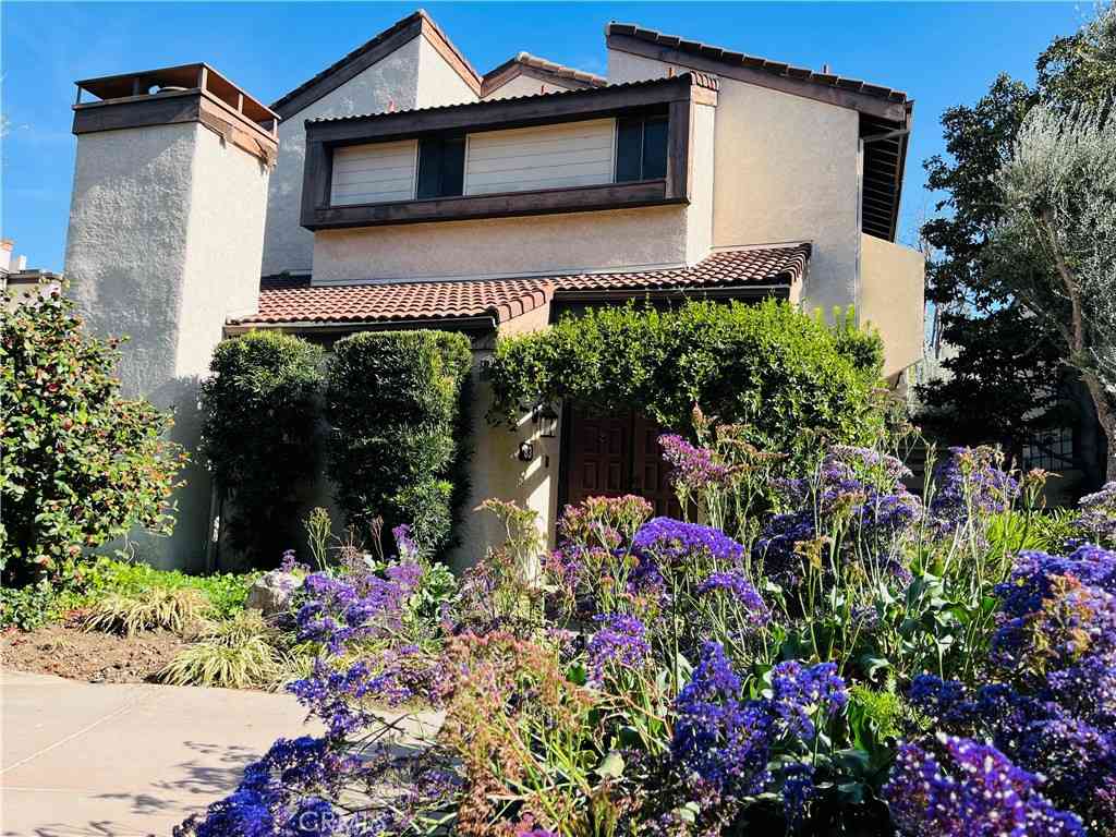 Townhouse For Sale - 21801 Burbank #83<br/> Woodland Hills, CA 91367
