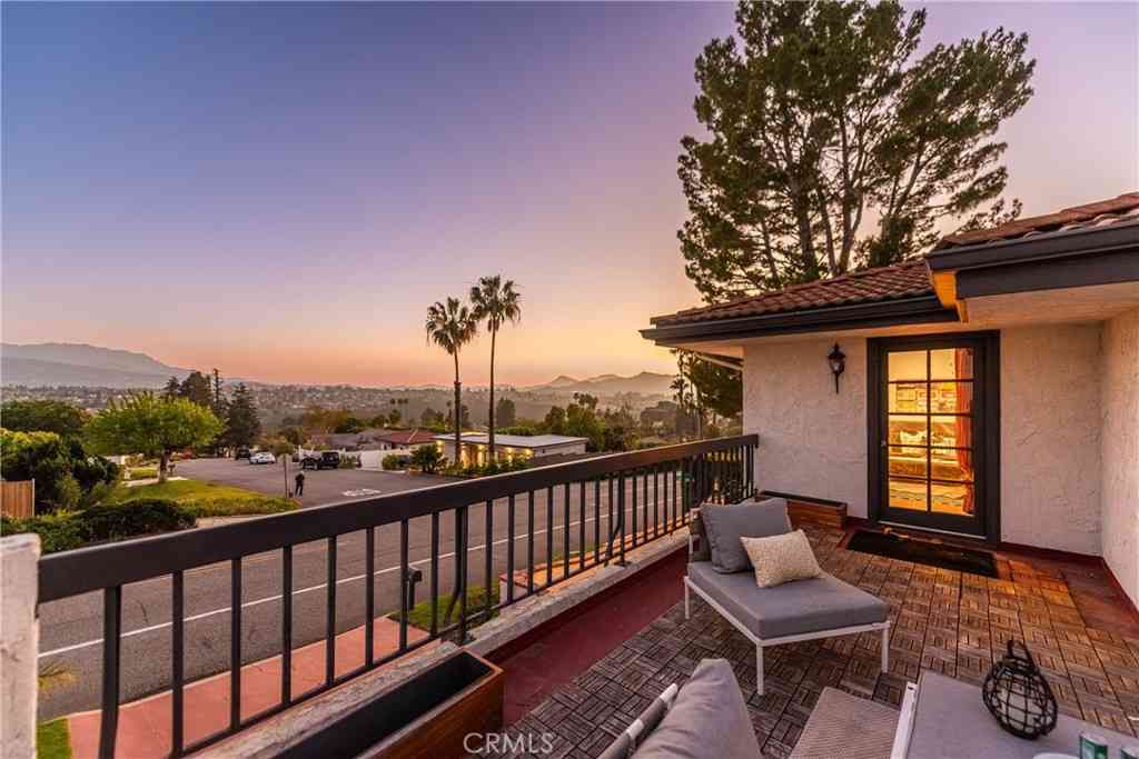 Homes For Sale - 2044 Calle Yucca<br/> Thousand Oaks, CA 91360
