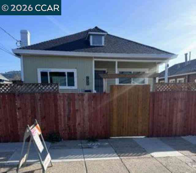 Homes For Sale - 7000 Lockwood St<br/> Oakland, CA 94621