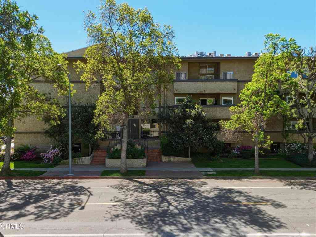 Condo For Sale - 320 E Stocker Street #205<br/> Glendale, CA 91207
