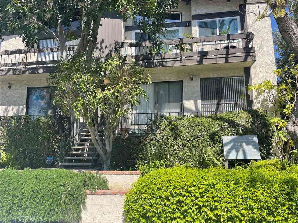 Condo For Sale - 1818 Kelton Avenue #101<br/> Los Angeles, CA 90025