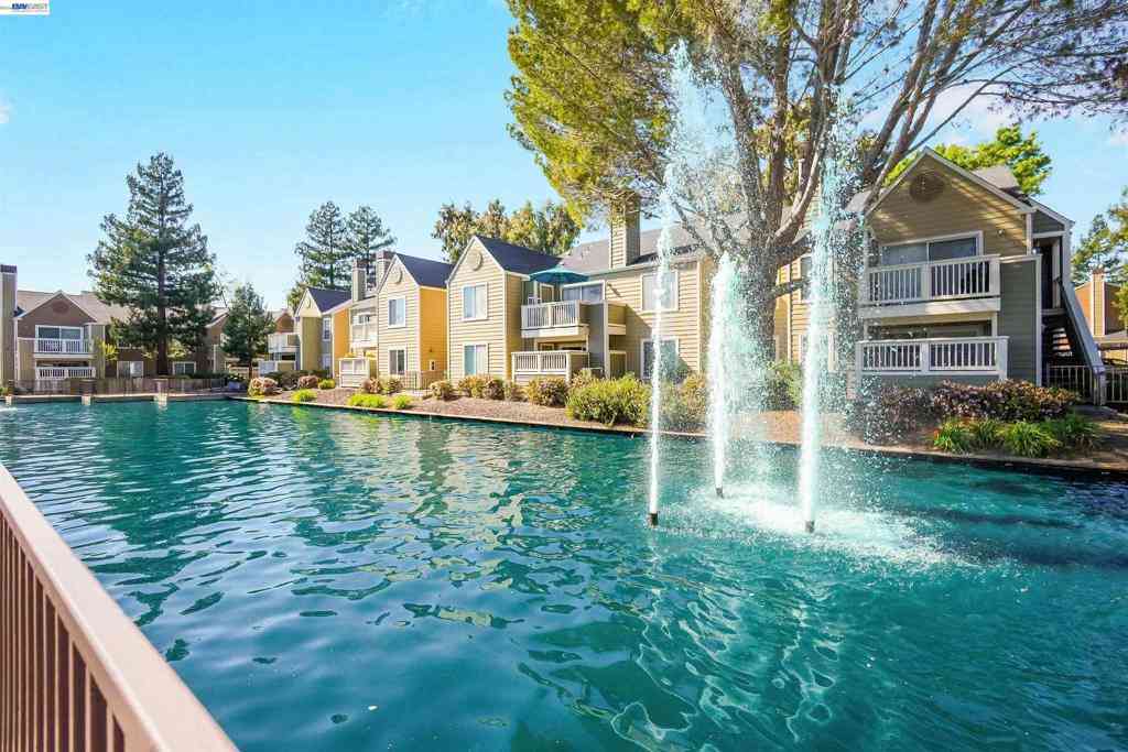 Condo For Sale - 200 Reflections Dr #23<br/> San Ramon, CA 94583