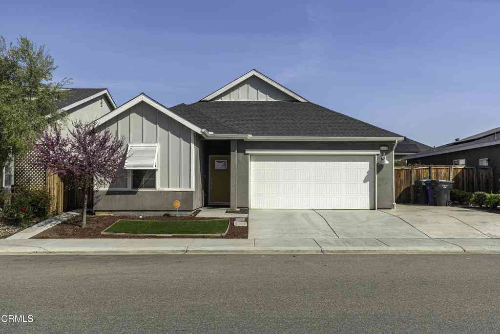 Homes For Sale - 9634 Silver Falls Lane<br/> Shafter, CA 93263