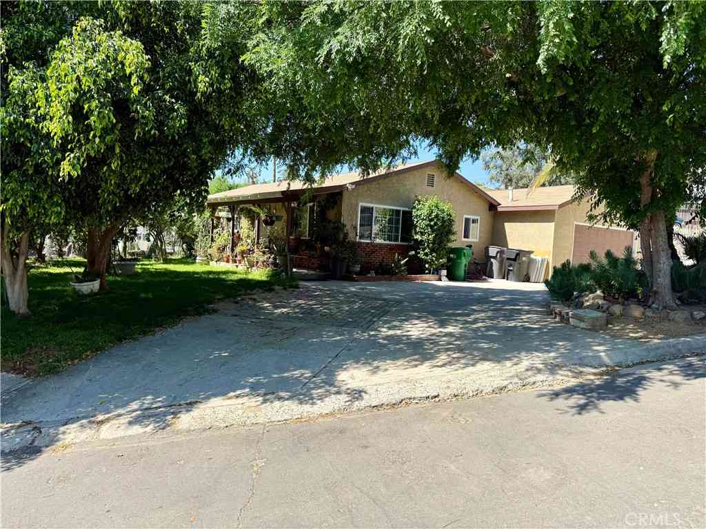 Homes For Sale - 19107 Lyle Avenue<br/> Corona, CA 92881