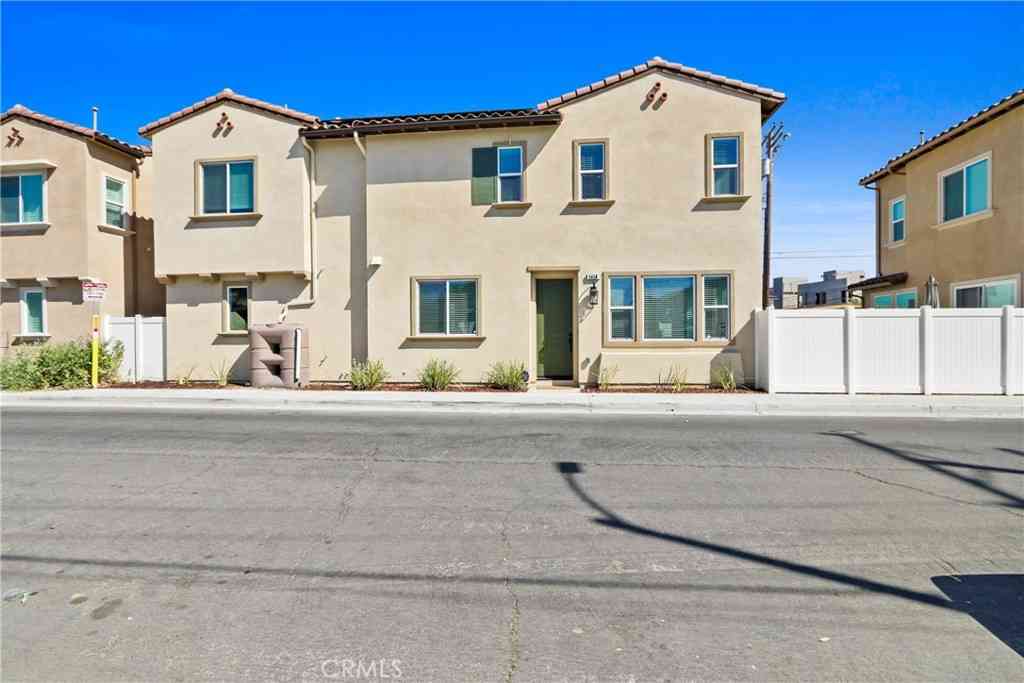 Homes For Sale - 1416 Plaza Del Amo<br/> Torrance, CA 90501