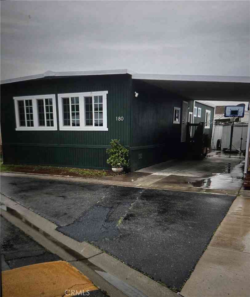 Mobile Home For Sale - 320 N Park Vista #180<br/> Anaheim, CA 92806