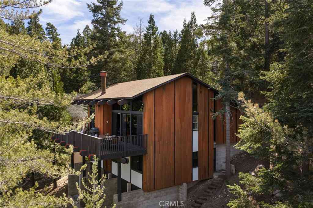 Homes For Sale - 287 Grizzly Road<br/> Lake Arrowhead, CA 92352