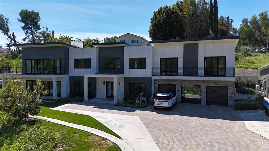 Homes For Sale - 1911 Tumin Road<br/> La Habra Heights, CA 90631