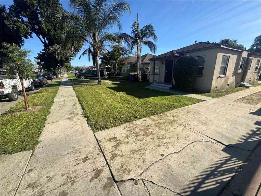 Homes For Sale - 10600 Hildreth Avenue<br/> South Gate, CA 90280