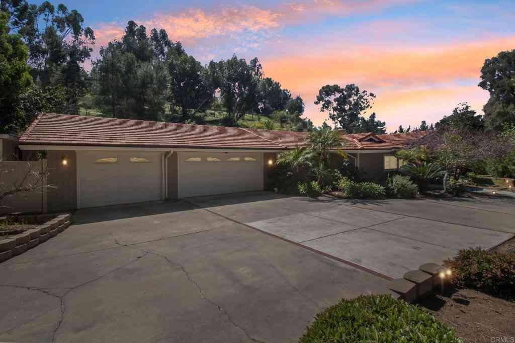 Homes For Sale - 1243 Hidden Mountain Drive<br/> El Cajon, CA 92019
