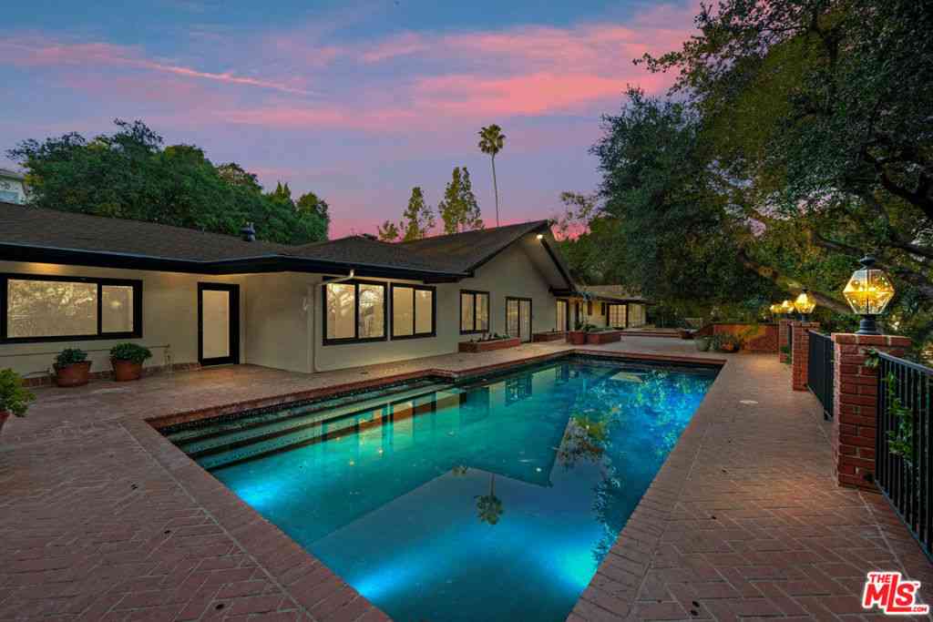 Homes For Rent - 17449 Sumiya Drive<br/> Encino, CA 91316