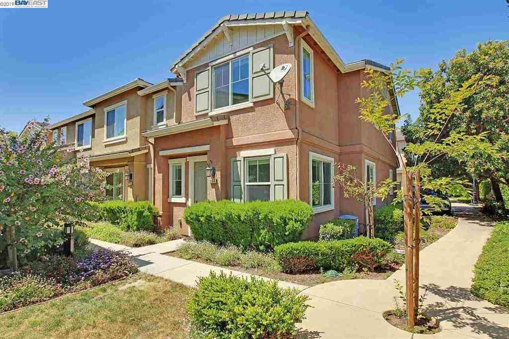 Townhouse For Sale - 900 Old Oak Lane #3<br/> Hayward, CA 94541