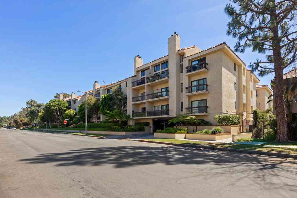 Condo For Sale - 8180 Manitoba Street #255<br/> Playa Del Rey, CA 90293