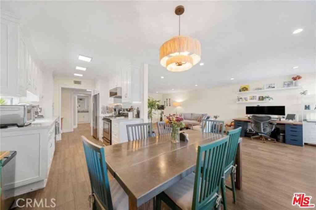 Condo For Rent - 5301 Balboa Boulevard #C6<br/> Encino, CA 91316
