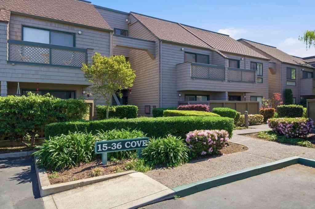 Condo For Sale - 32 Cove Lane<br/> San Mateo County, Redwood City, CA 94065