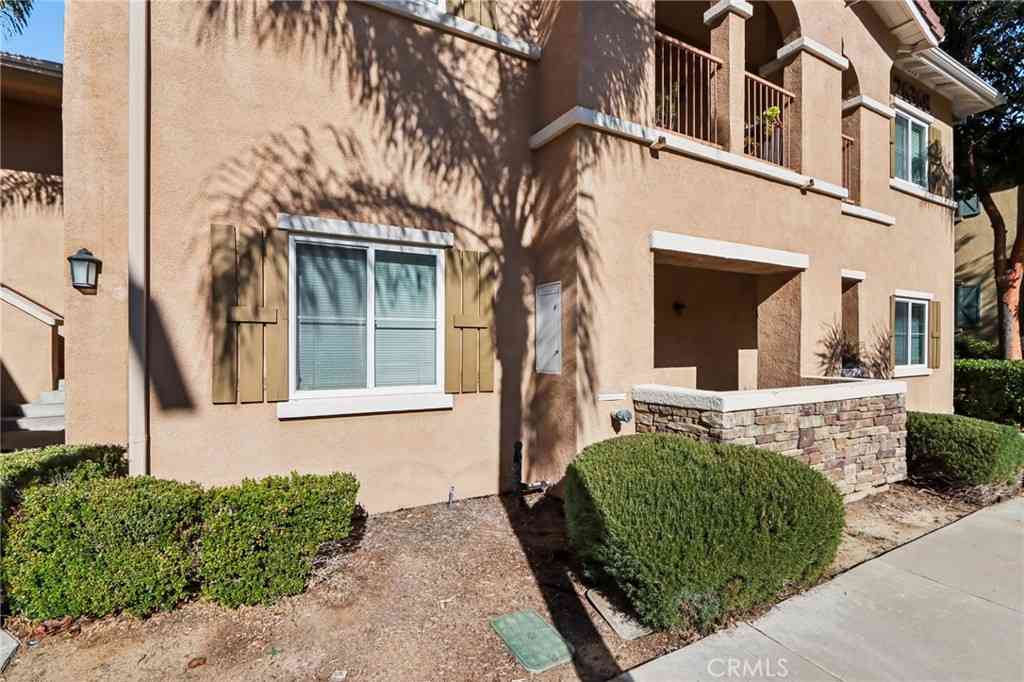 Condo For Sale - 26368 Arboretum Way #3201<br/> Murrieta, CA 92563